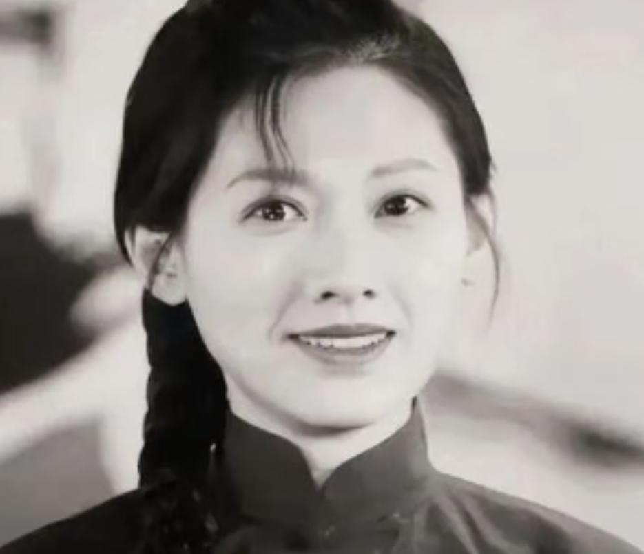 1973 年，知青李广林让村姑张秀芹有了孕，他逃回北京告诉了父母，李父踢他两脚：