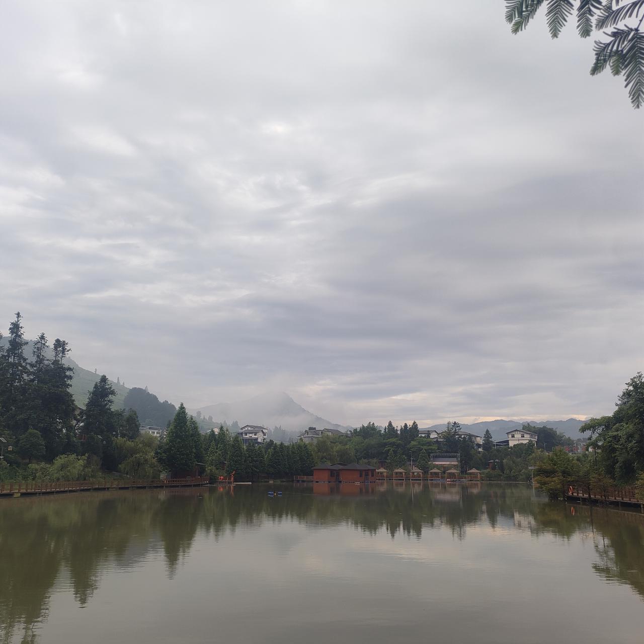 夏日生活打卡季桐梓九坝，雨后的湿地公园。