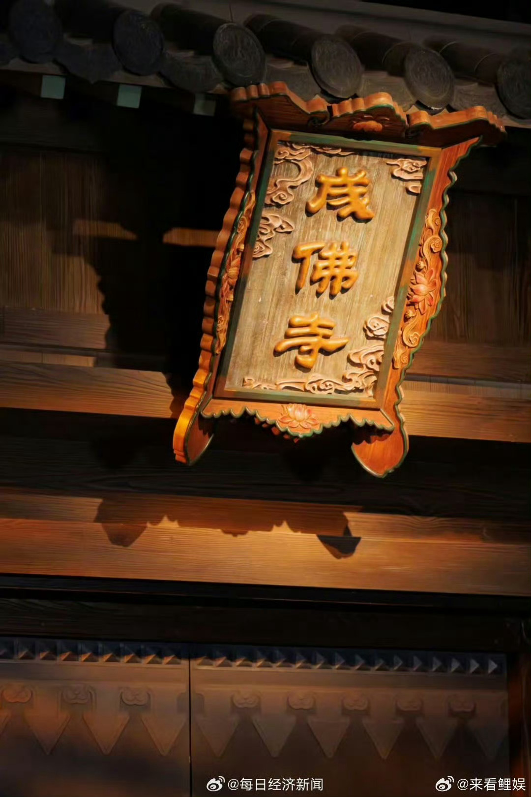 扬州人也有自己的痛园爱奇艺乐园唐诡街区实景欢迎来到京杭运河畔的“痛园”。走进《唐