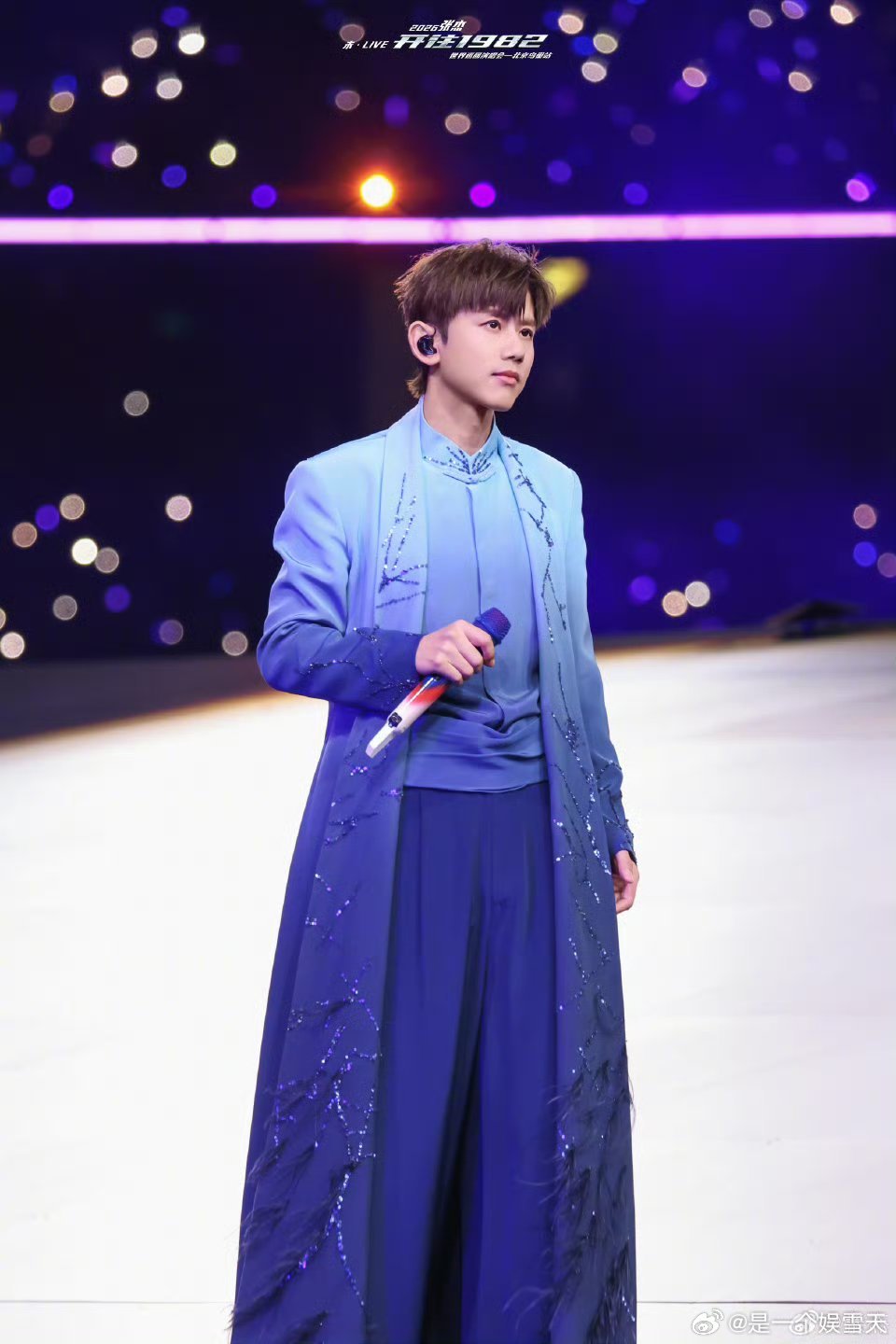 谁懂张杰轻舟这段吟唱吟唱一响起鸡皮疙瘩都起来，空灵嗓音配国风编曲，像轻舟划过万重