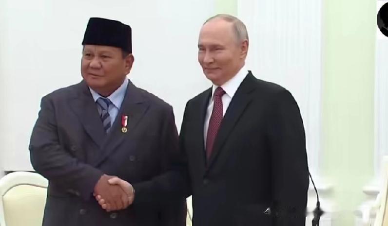 普京在莫斯科热情接待印尼总统普拉博沃，俩人头回在克里姆林宫会面，恰逢建交75周年