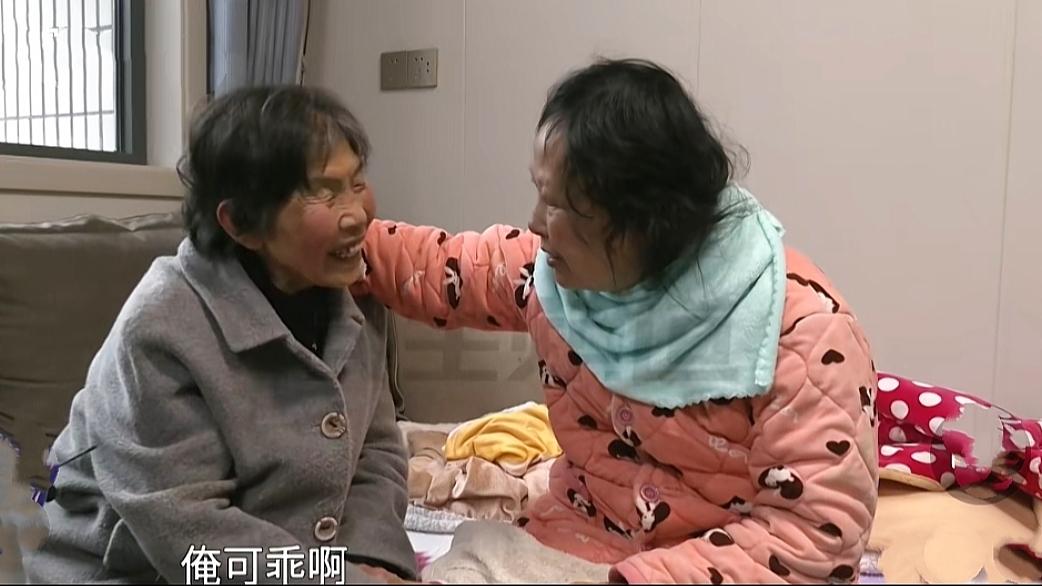 17年熬成婆！河南新乡这老太太，把“植物人”儿媳养成会撒娇的“小闺女”，值了！