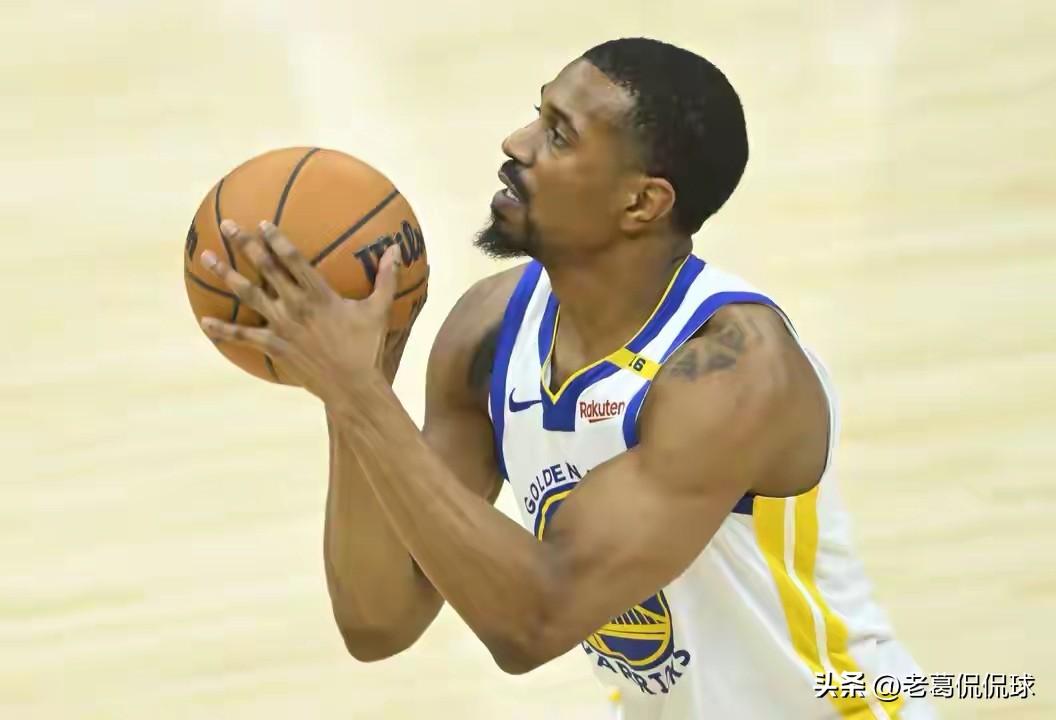 勇士大将梅尔顿的表现真是惨不忍睹！在今天勇士客场挑战掘金的比赛中，目前两队的上半