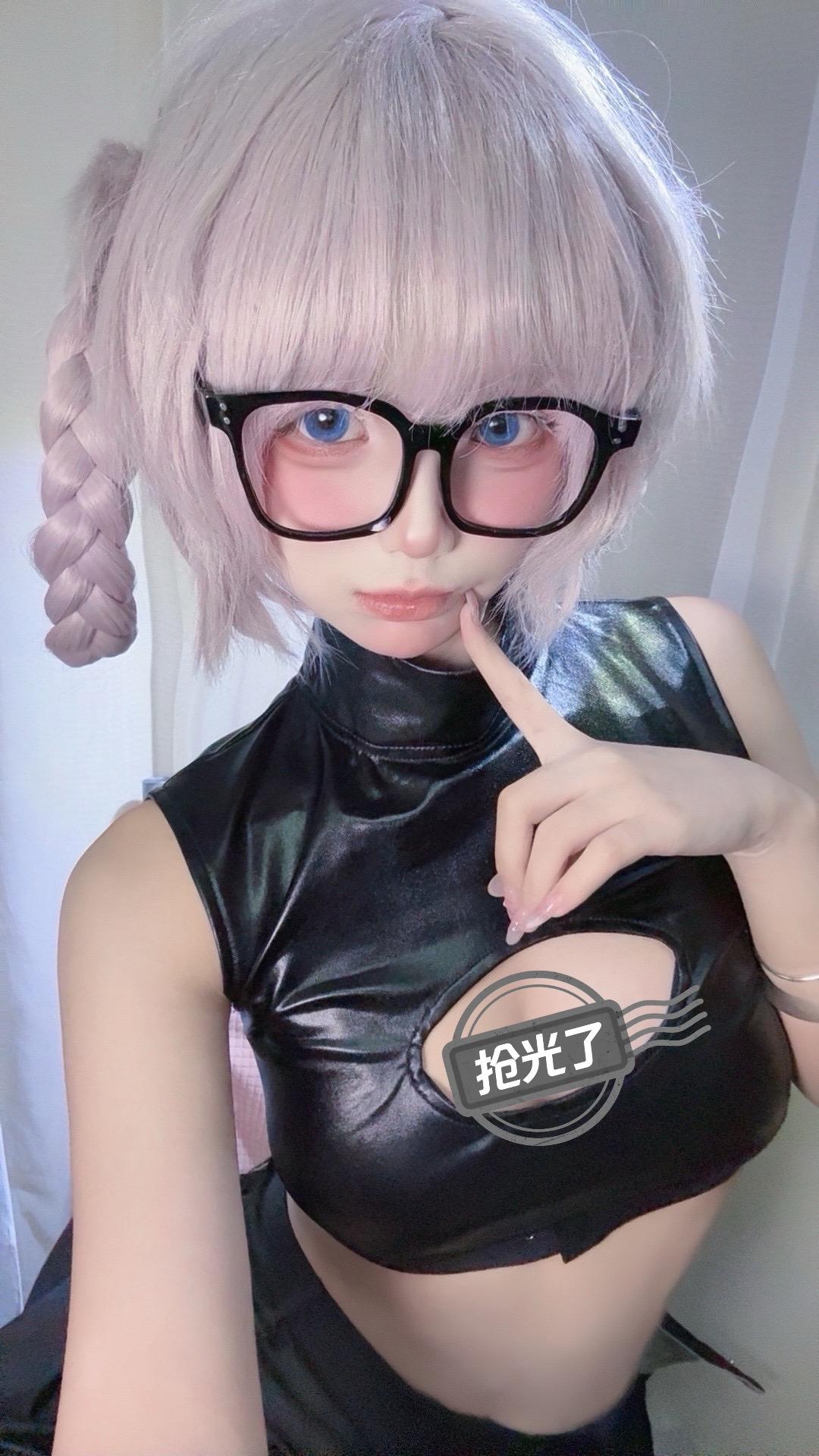 还是睡不着吗？那…需要我陪你吗？