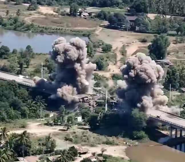 如今泰国对柬埔寨可谓是毫不留情，这也不能全怪泰国。两国之间的问题，远不止领土纠纷