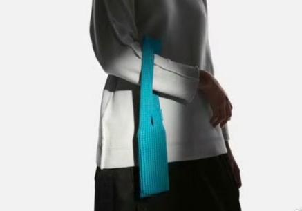 不是...还是不能理解哈不就是两块布贴个品牌就这么贵了吗？短带款的要1299？，