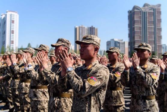 这下朝鲜彻底尴尬了！在近期，有两名在乌克兰被俘的朝鲜士兵已经按照意愿移交给韩国了
