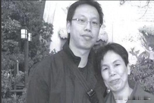 2008年，扬州一名单身母亲，正面临女儿嫁妆的压力，银行卡突然收到1530万元转