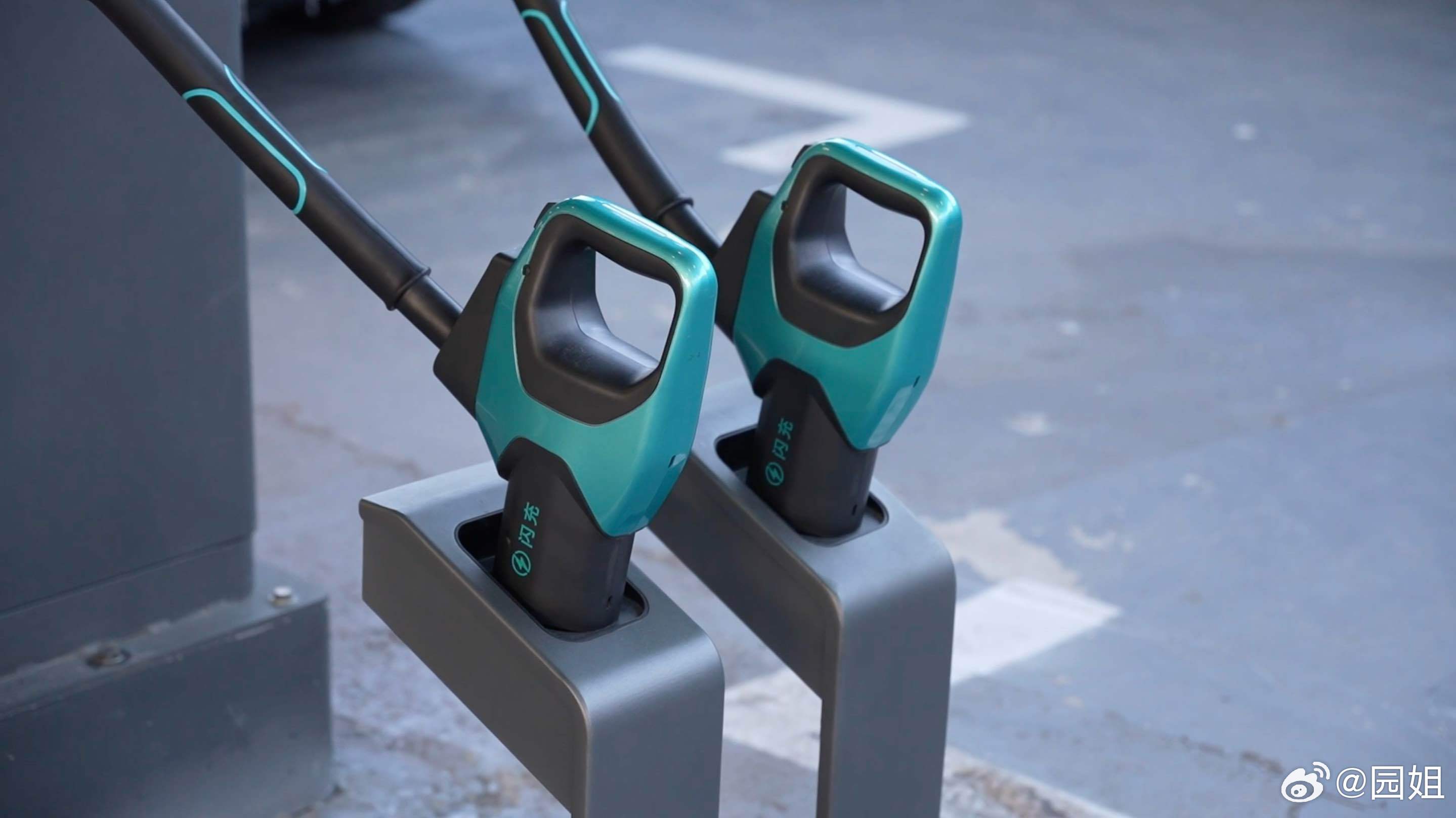 比亚迪的闪充最近可算是给电动车补能速度的最后一块短板补齐了。但是还有人心里打怵，