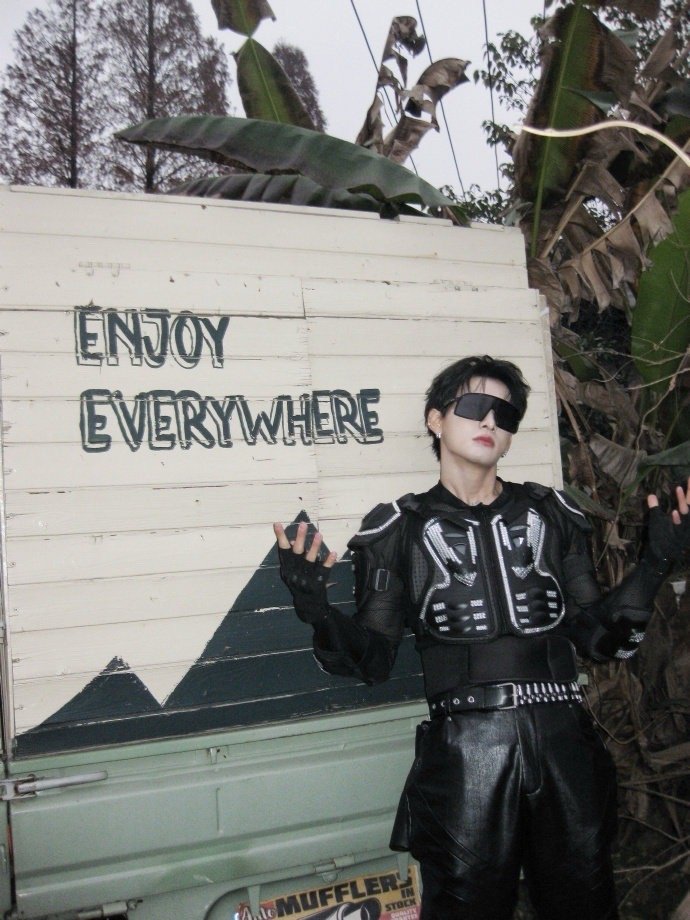 姚琛唱了斩神片尾曲姚琛唱了《斩神之凡尘神域》啊！这简直就是神级联动啊！喜欢的歌手