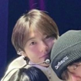 黄仁俊[超话]   hrj  黄仁俊  🐱猫咪脸颊肉 