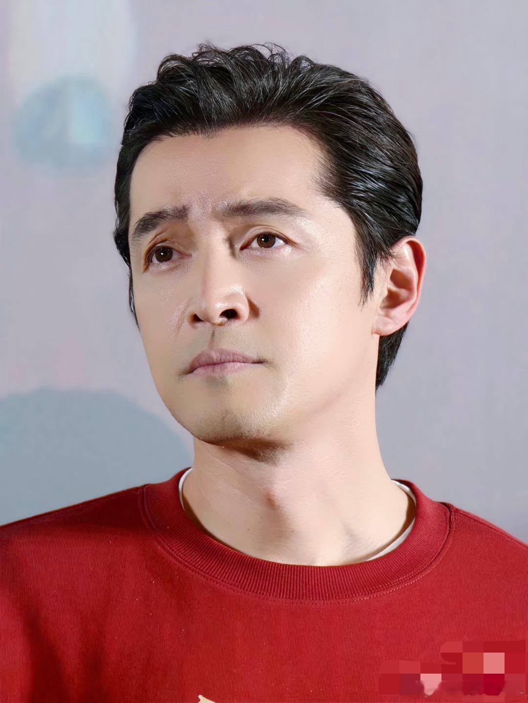 怪不得胡歌最近频繁出来拍戏，不是因为没钱了，也不是因为闲着无聊，而是因为他终于意