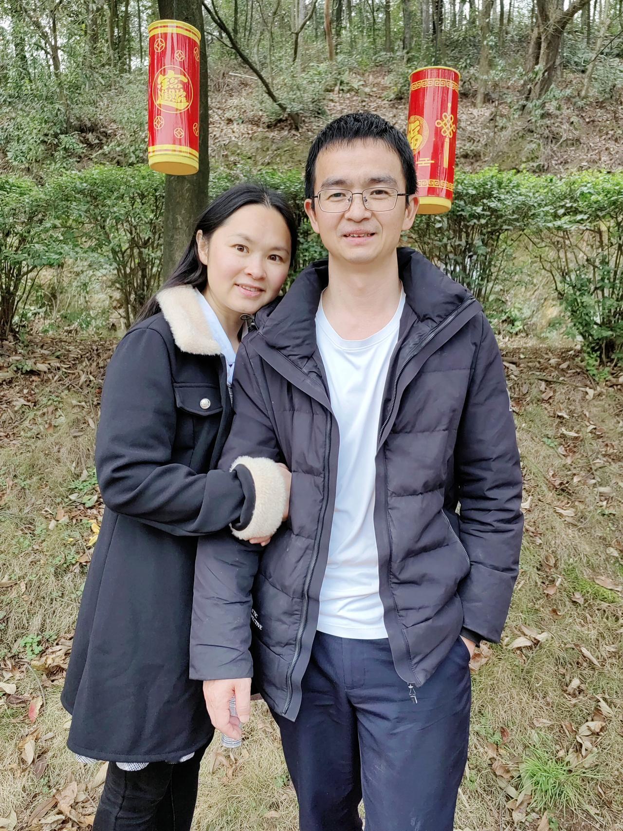 被老妈吐槽了。

她做了超好吃的香辣鱼，鱼是柴火熏过的，鱼皮尤其香。

我照例先