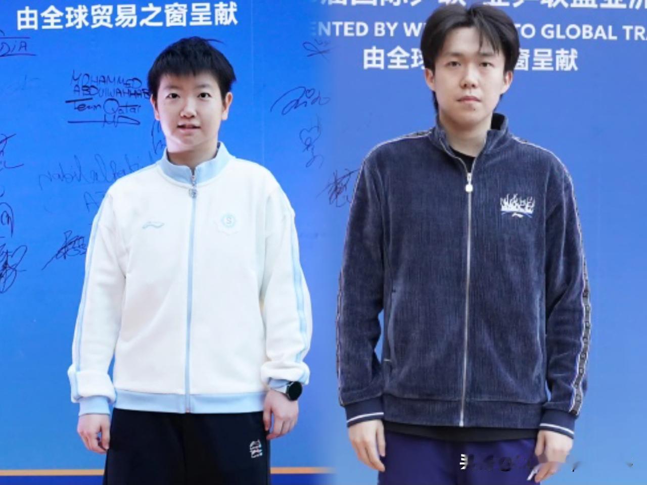 孙颖莎王楚钦等国乒队员亚洲杯欢迎晚宴上的签名照。

莎莎圆圆的脸蛋，好漂亮，
王