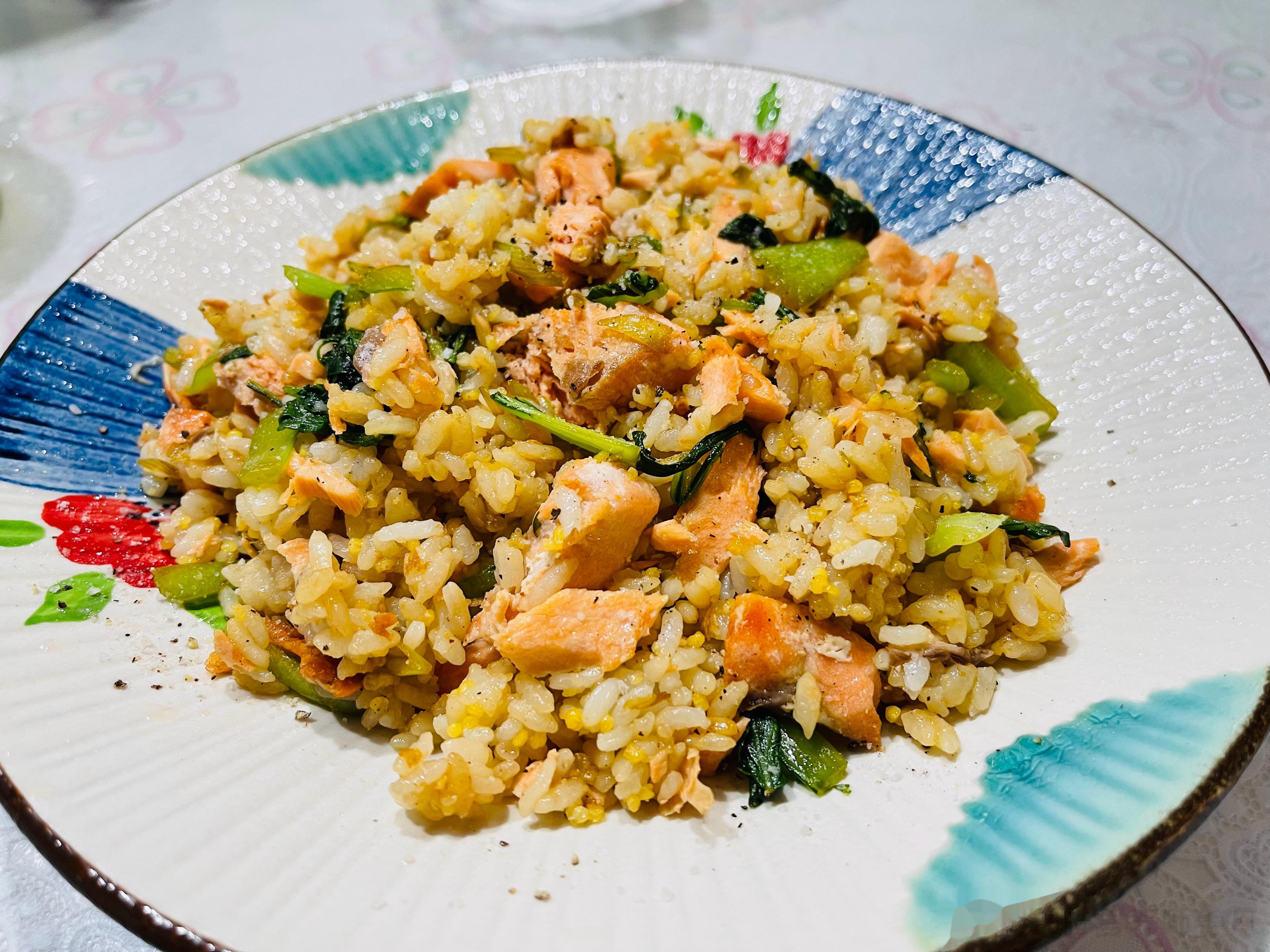 午餐一人食，冰箱剩菜叶凑付一顿[允悲][允悲][允悲][允悲]#营养师[超话]#