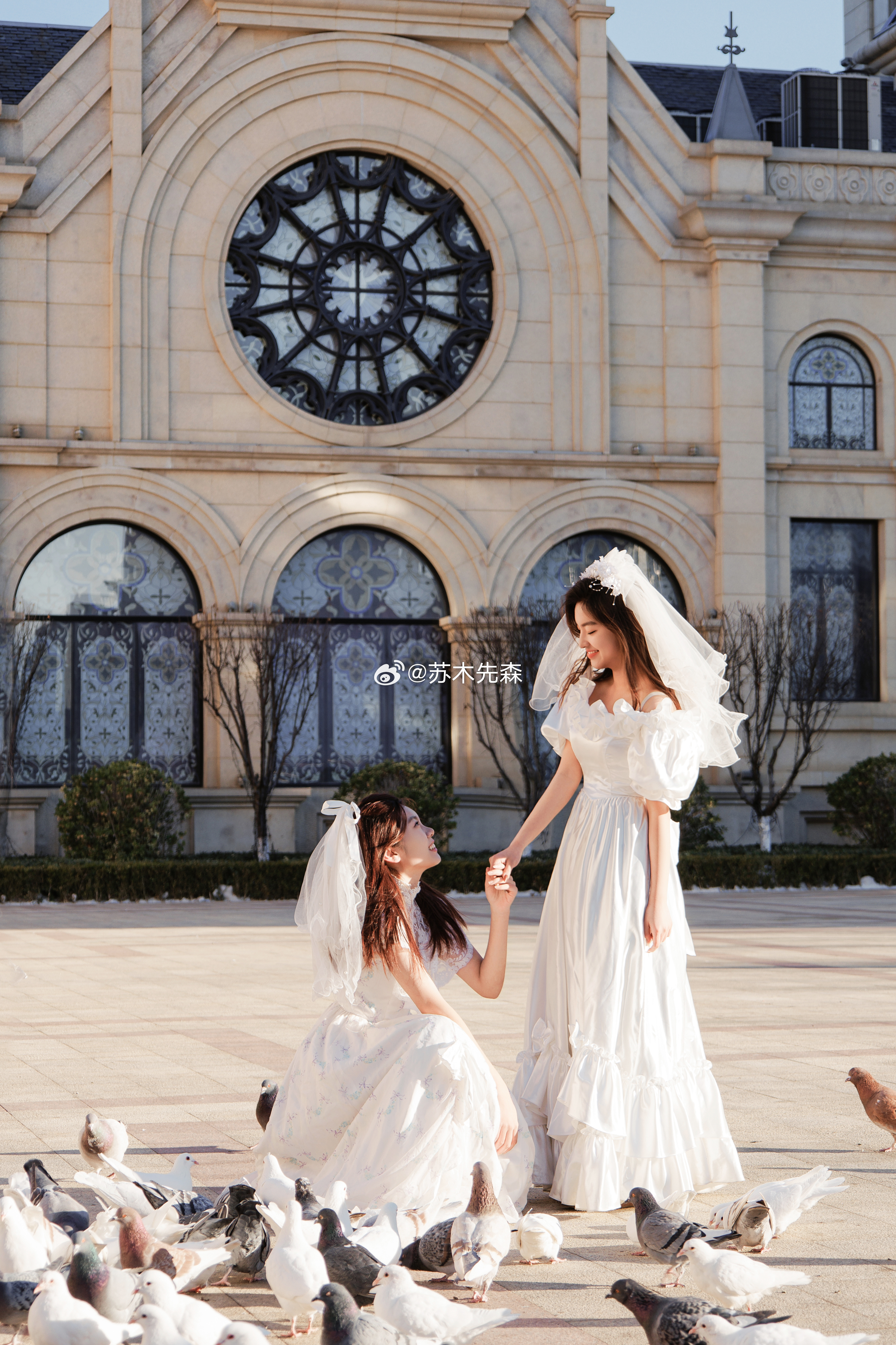 法式复古婚纱闺蜜写真东方威尼斯水城拍摄#大连约拍[超话]##闺蜜照# ​​​