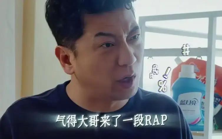 绝食72小时，韭菜盒子秒破防
 
大哥铁了心滴水不进，剧组全在赌他能撑几天。霍建