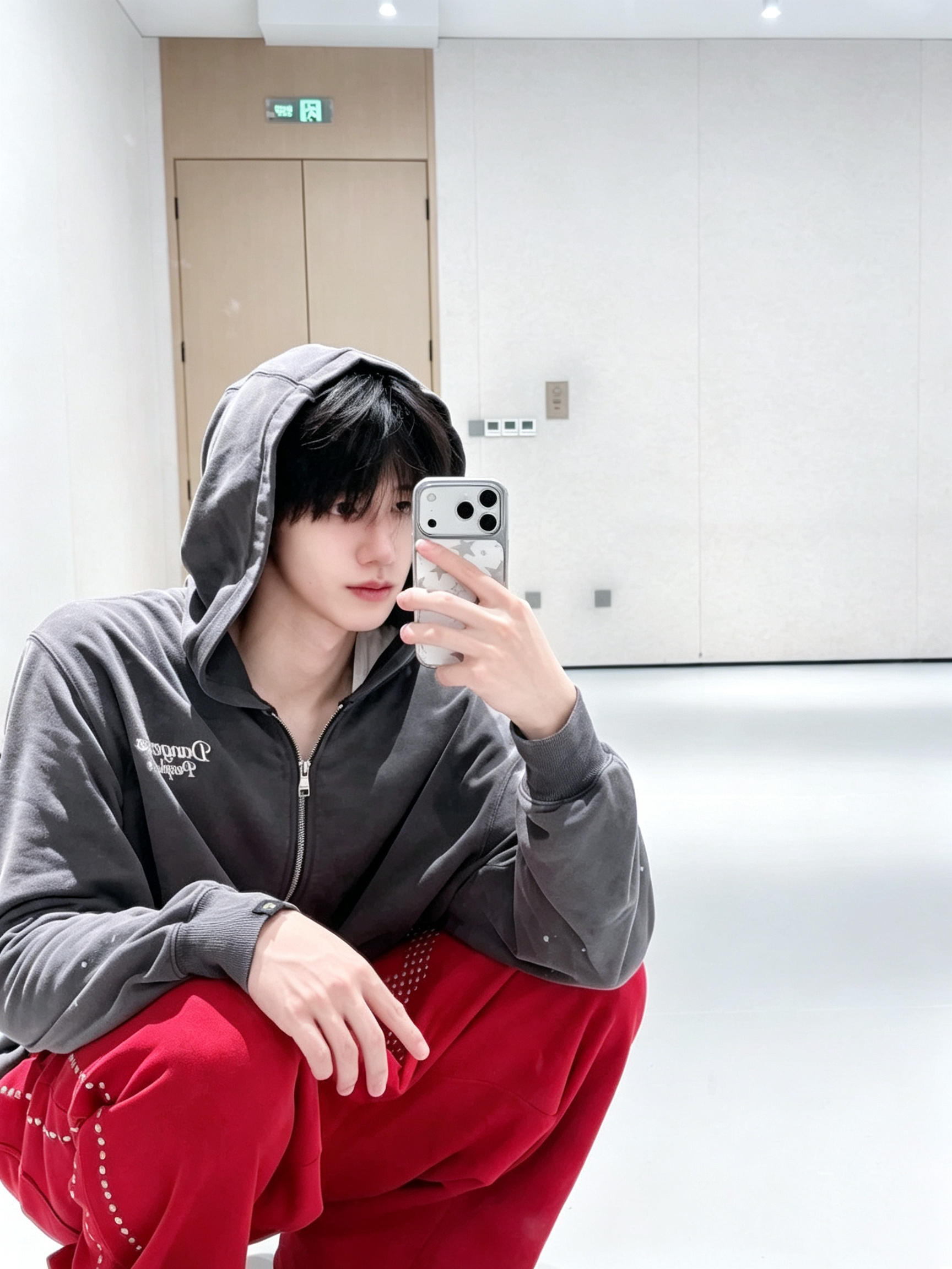 朱志鑫PRADA品牌大使朱志鑫 👑朱志鑫一路向海的少年 💛朱志鑫 051  