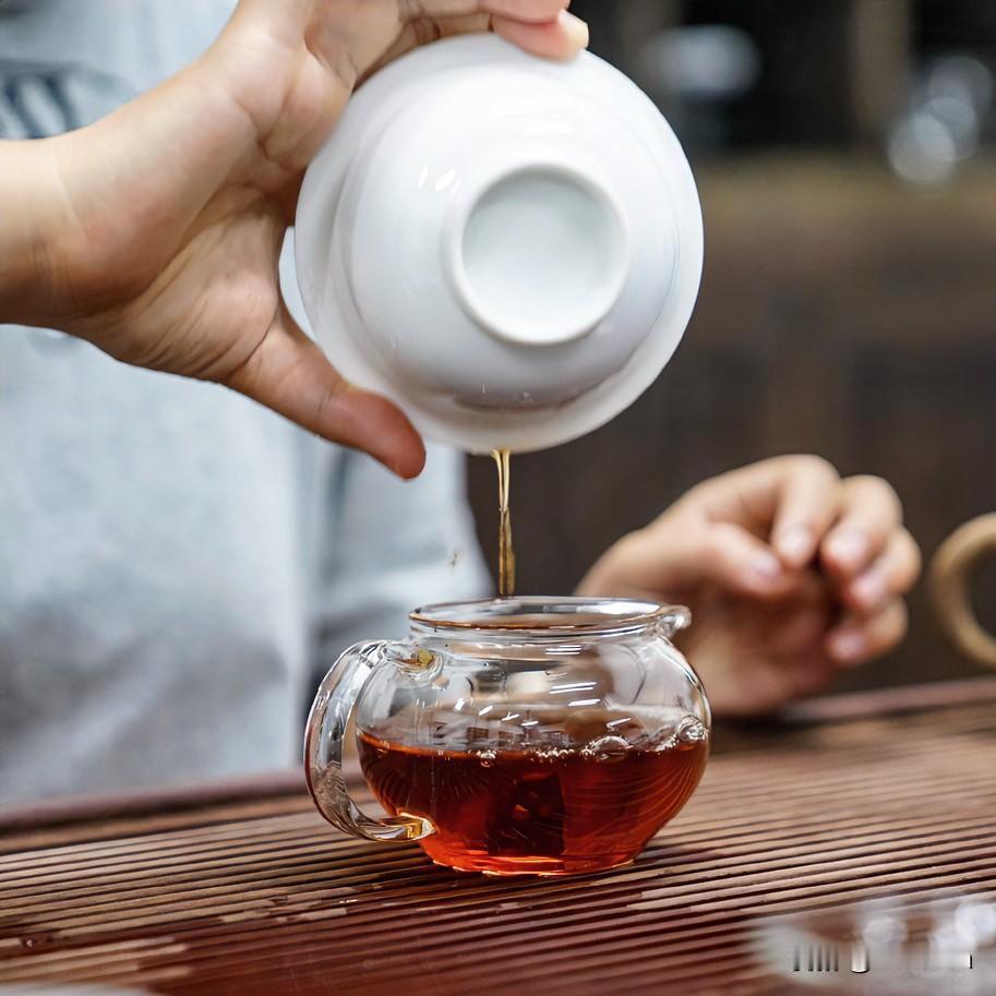 喝茶,喝到的是什么?

白茶这玩意儿，第一口可能不会让你跳起来，但喝着喝着就离不
