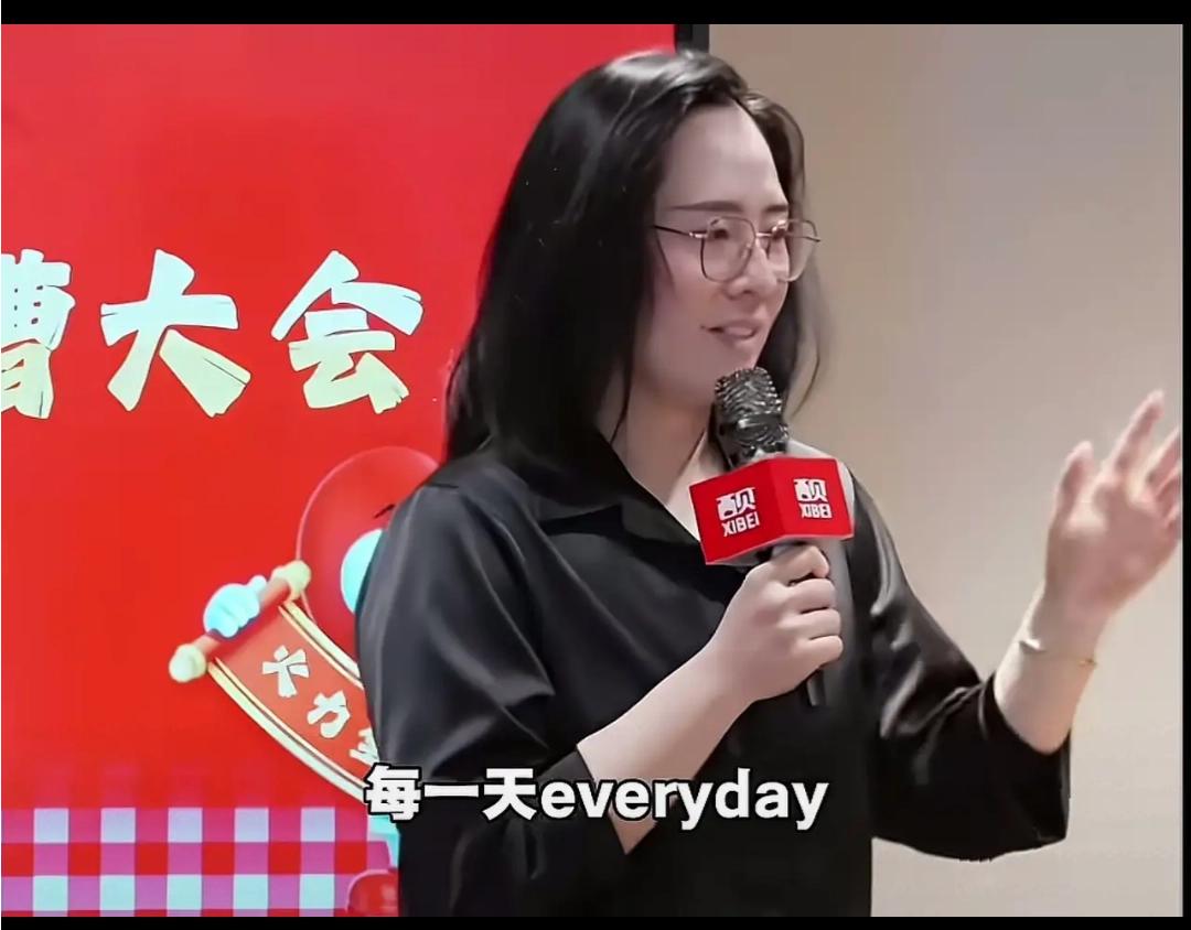 国龙兄！你莫走！西贝和门三承包了我们一年的笑点！其实国龙不是搞餐饮的，他是全国最