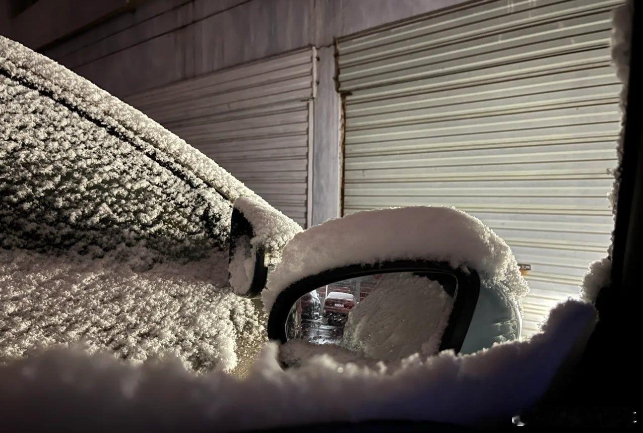 下雪天智能驾驶表现如何现在新能源很多都开始冬测了，相比于新能源刚开始的那几年，不