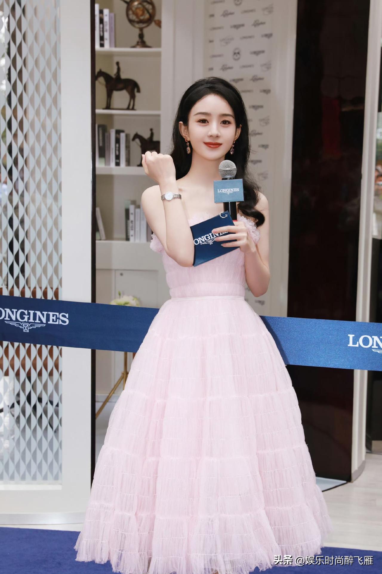 [微笑]赵丽颖浪琴优雅形象大使[灵光一闪]
赵丽颖清新明丽，灵动优雅，还有出彩的