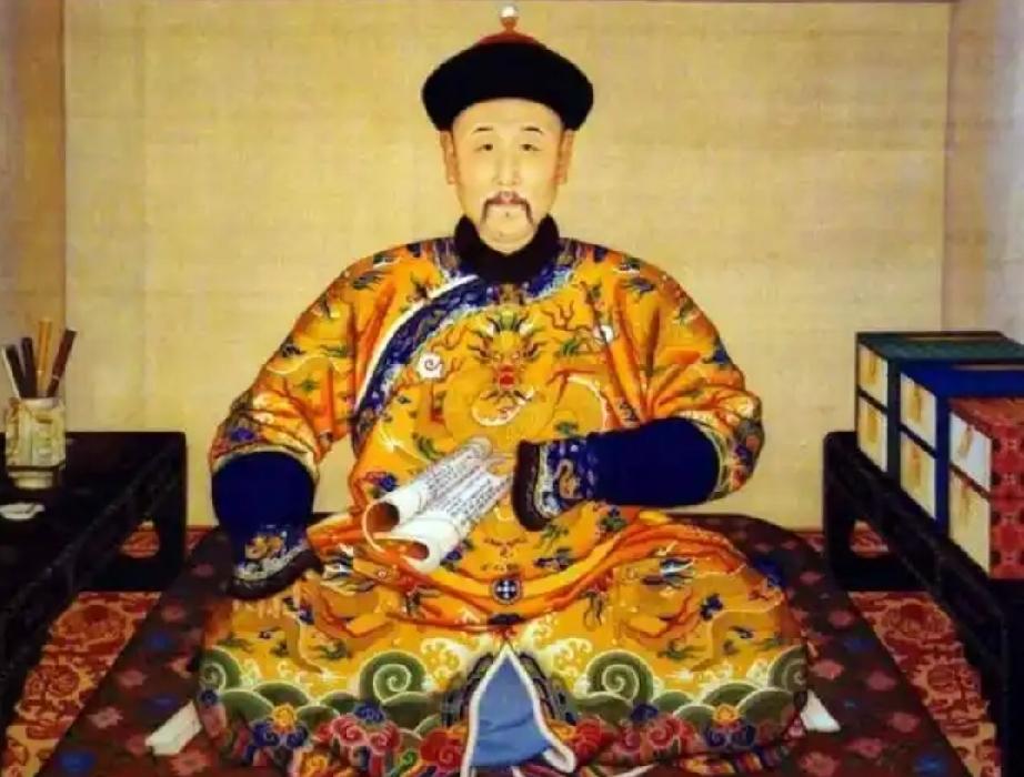 就在雍正驾崩后的第三天，乾隆就把父亲十分信任、供养宫中的道士张太虚、王定乾等人赶