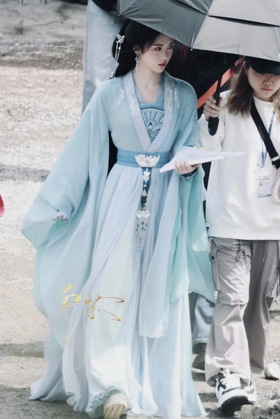 鞠婧祎的姜黎非啥时候来啊 还有希望吗？？感觉这部妆造好看些 