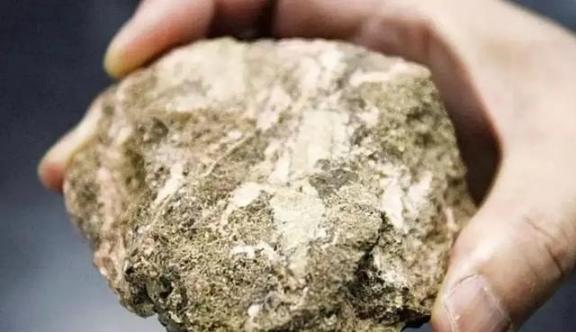 自从中国掌握住稀土命脉后，一个奇怪现象就此产生：越来越多的国家发现大量的稀土矿，