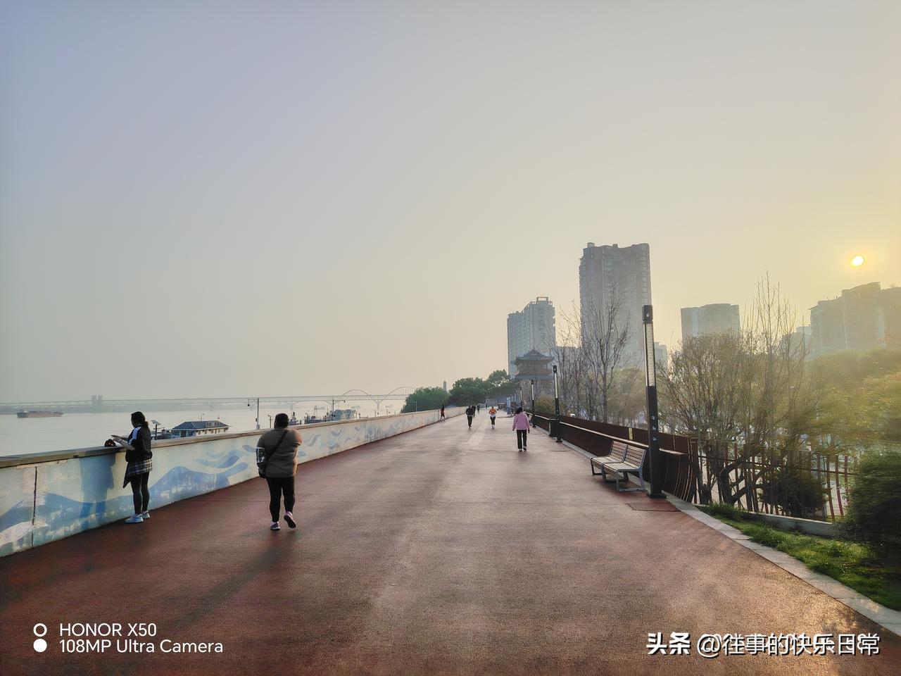 晒图笔记大赛4月1日长江岸边晨练打卡“晒图笔记大赛”