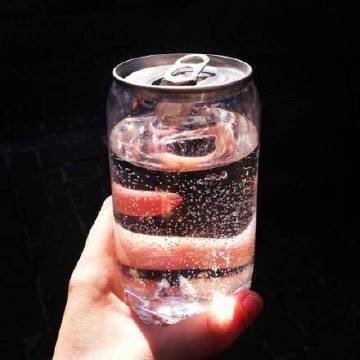 “ 三块钱的可乐  第一口永远值两块九  希望你永远听不懂这句话 ” 