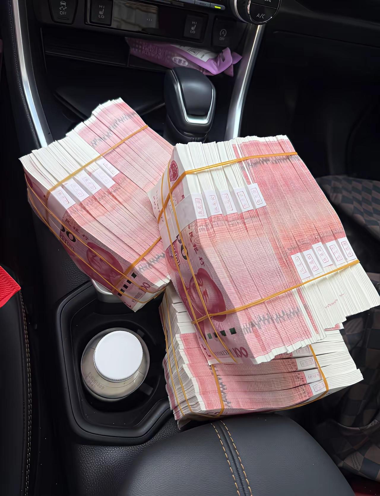 赚一百万吃力与否，得看个人情况。有人觉得巨难，毕竟0到100万特别费心思。大多数