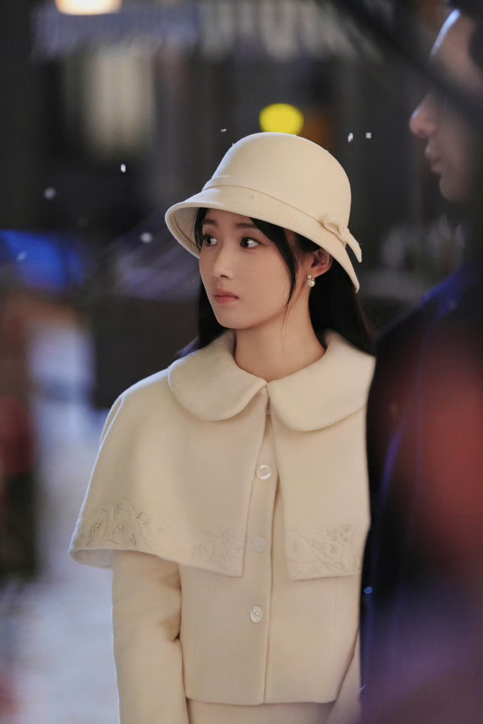 卢昱晓掉进童话书了这个实体书让卢昱晓解锁真正意义上的穿书了！AI和手搓一起玩出新