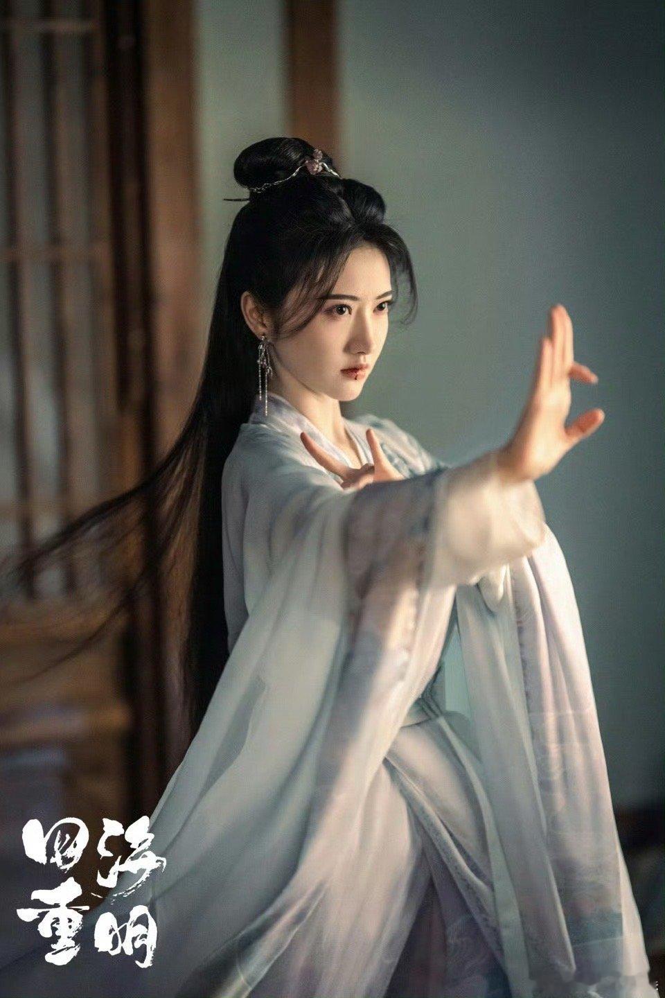 #景甜[超话]##景甜粉蓝晕染裙#我真的特别喜欢这样的裙子，对于我们来说其实也是