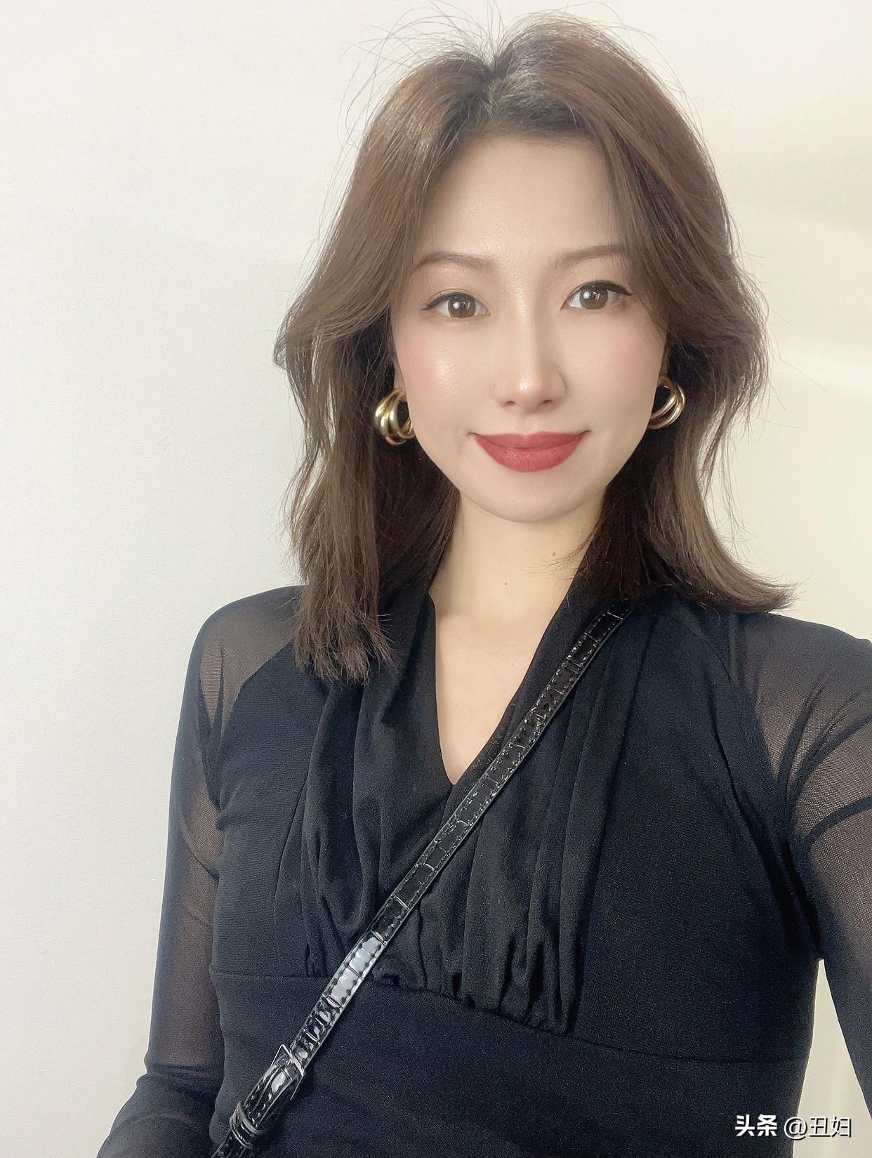 爱拍照的女生到底有多迷人呢?爱拍照的女生对生活充满热情，她们善于发现美，也懂得欣