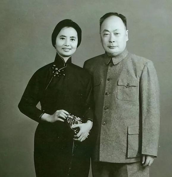 陈毅元帅儿子被老师问：你父亲是干什么工作的？陈：只是一个处长。当年仅7岁的陈丹淮