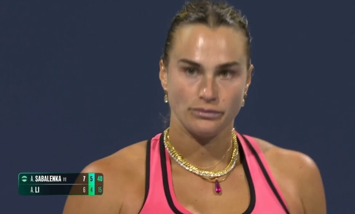 网球talking大会 迈阿密女单第二轮，头号种子萨巴伦卡 7-6 (5) 6-