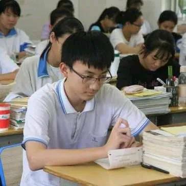 补习班真的是孩子学习的救星吗？真相让人震惊！

大家好，今天我们来聊一个让无数家