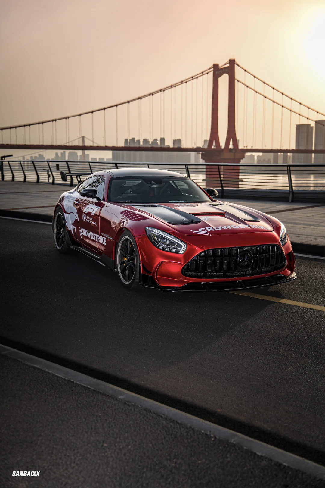 武汉江边下的奔驰amggt，终于会拍这种照片了