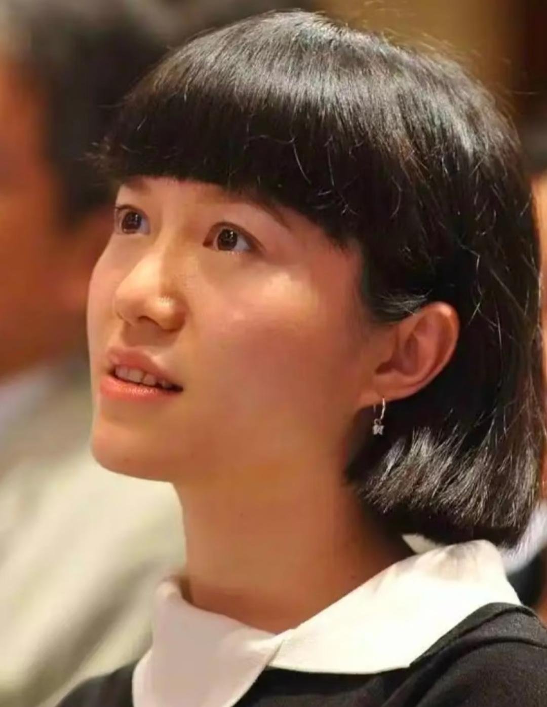 忽然觉得翁帆很幸福
今天刷到一个网友的评论，挺与众不同的，分享给你
说实话
我是