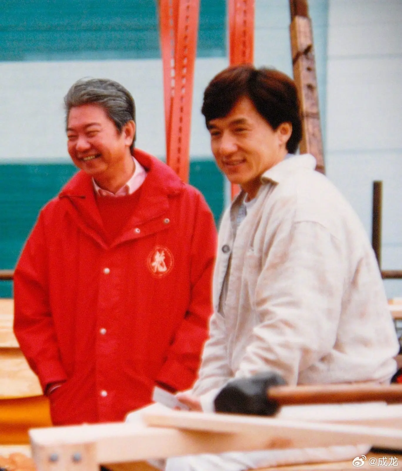 成龙：很多年前，当我和洪金宝、元彪一起在欧洲拍戏的时候，我们身边有个人...