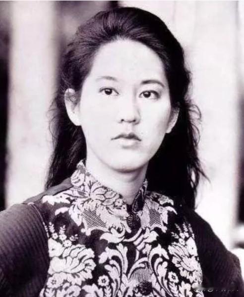 2004年，戳穿南京大屠杀真相的张纯如，在车内身亡！当时大家都认为她是自杀，谁知