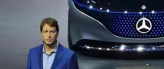 都说欧美不玩新能源了，奔驰不搞了，苹果也撤了。可怪就怪在——2026年头两个月，