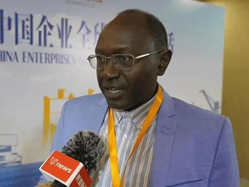 中非对话，北京现场气氛一瞬拉紧。非盟代表乔布·尤苏法一句“授人以鱼不如授人以渔”