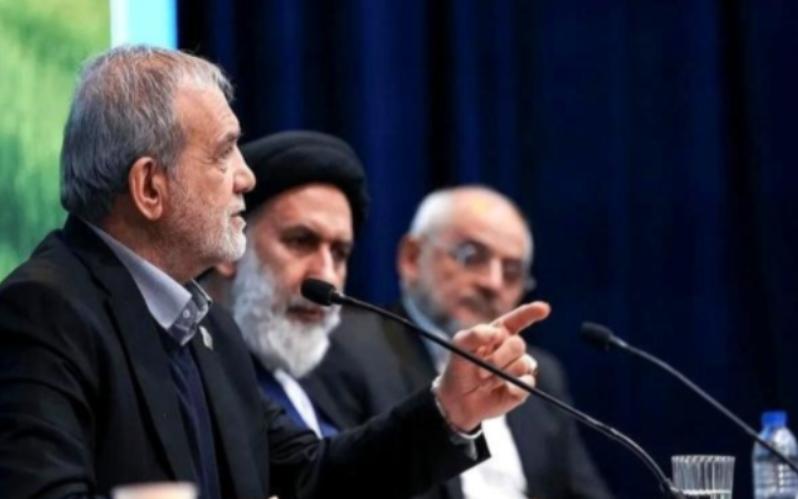 很多人以为，美国航母堵在伊朗家门口迟迟不动手，是怕了。其实，真正让白宫踩下刹车的