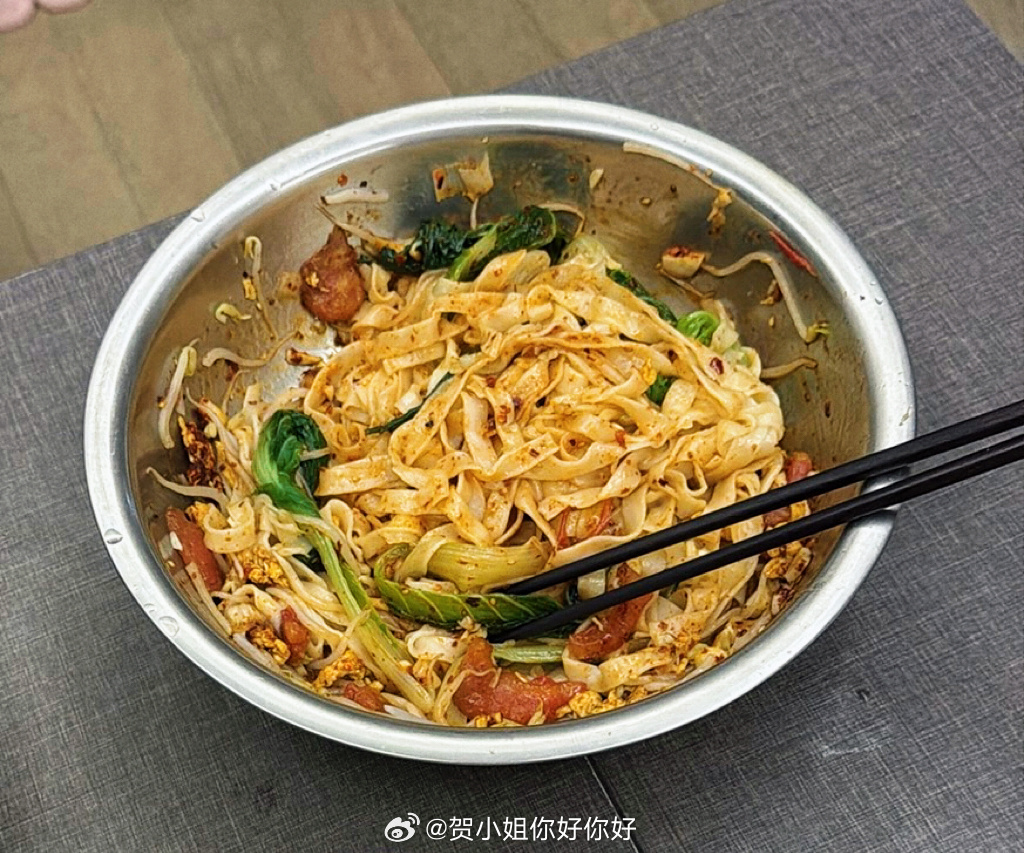 自己做的油泼面 给我香死了