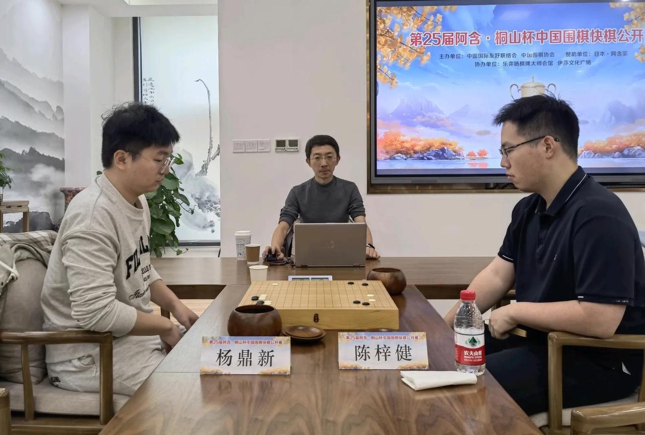 有惊喜~阿含桐山杯四强产生





第25届阿含桐山杯中国围棋快棋赛八强战罢，