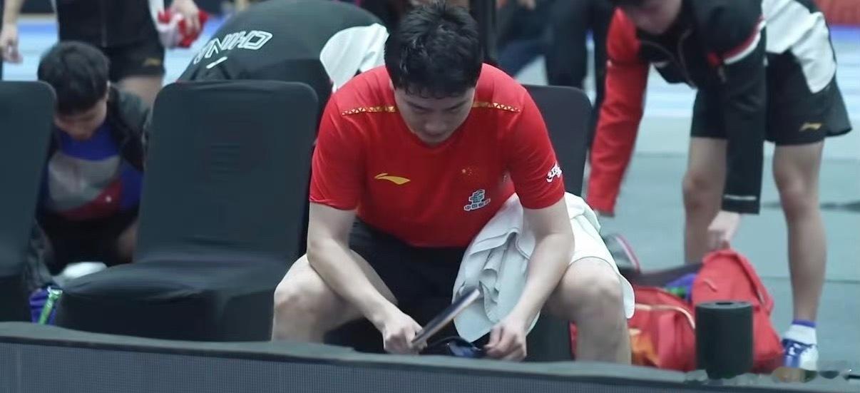 梁靖崑赛后哭了第一次看见大胖这么动情，男儿有泪不轻弹，只因未到动情处…… ​​​