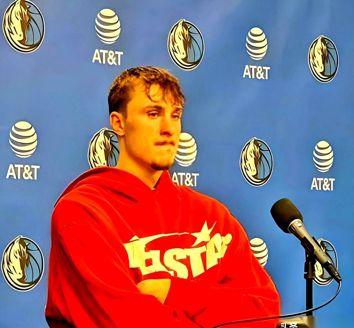 “这是我打球以来，输球最多的一段时间。”
状元郎赛后说出这句话的时候，我心里咯噔