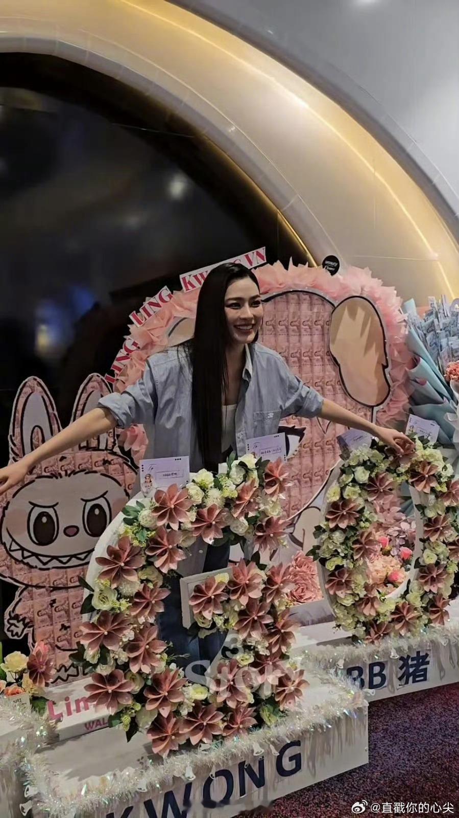 邝玲玲生日中粉送了现金和黄金邝玲玲生日中粉现金和黄金应援邝玲玲生日中粉送了现金和